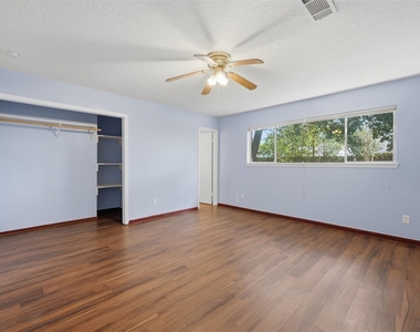 7015 Pella Drive - Photo Thumbnail 18