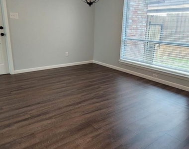 9614 Charter Ridge Drive - Photo Thumbnail 15