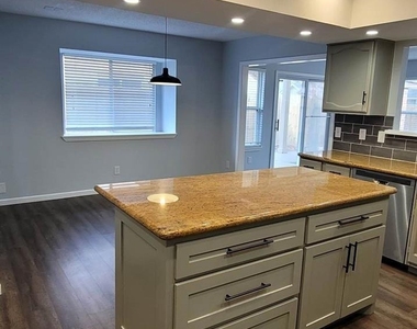 9614 Charter Ridge Drive - Photo Thumbnail 8