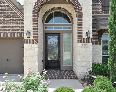 11002 Glenrothers Drive - Photo Thumbnail 2
