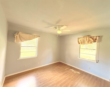 315 E Florida Avenue - Photo Thumbnail 3