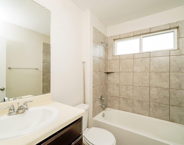 8907 Taylor Grove - Photo Thumbnail 11