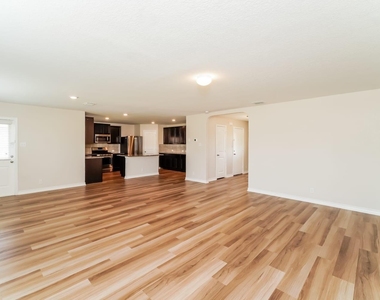 8907 Taylor Grove - Photo Thumbnail 2