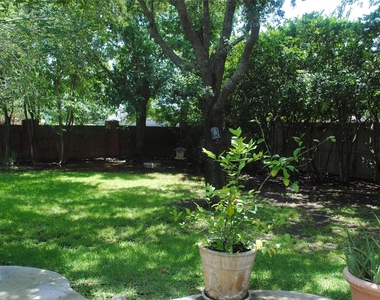 4606 Russett Lane - Photo Thumbnail 3