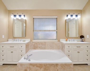 4606 Russett Lane - Photo Thumbnail 12
