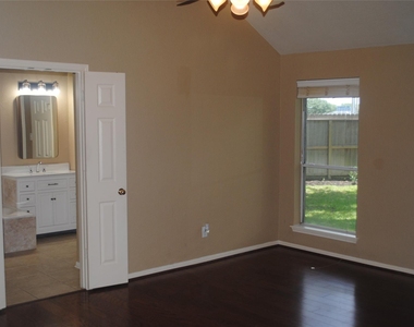 4606 Russett Lane - Photo Thumbnail 5