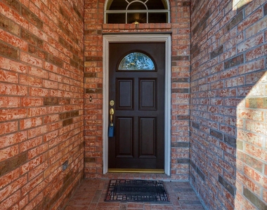 4606 Russett Lane - Photo Thumbnail 2