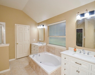 4606 Russett Lane - Photo Thumbnail 11