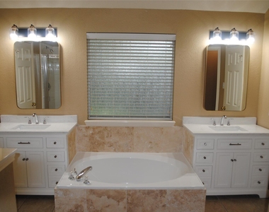 4606 Russett Lane - Photo Thumbnail 6