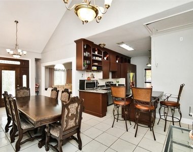 4819 Sherri Lane - Photo Thumbnail 8