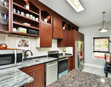 4819 Sherri Lane - Photo Thumbnail 9