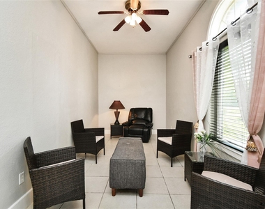 4819 Sherri Lane - Photo Thumbnail 5