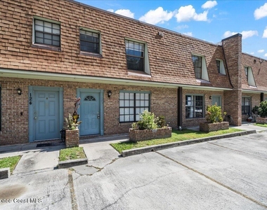 1300 Arlington Lane Ne - Photo Thumbnail 1