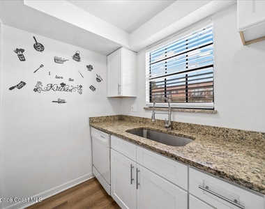 1300 Arlington Lane Ne - Photo Thumbnail 10