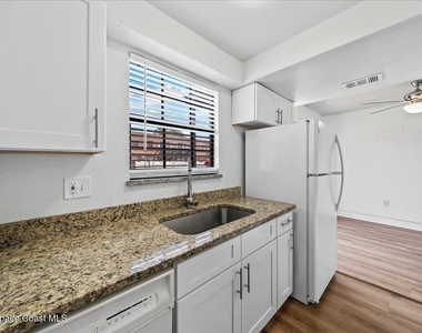 1300 Arlington Lane Ne - Photo Thumbnail 11