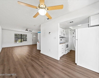 1300 Arlington Lane Ne - Photo Thumbnail 9