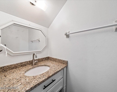 1300 Arlington Lane Ne - Photo Thumbnail 7