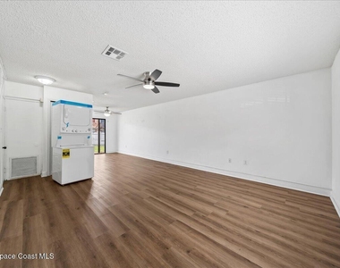 1300 Arlington Lane Ne - Photo Thumbnail 6