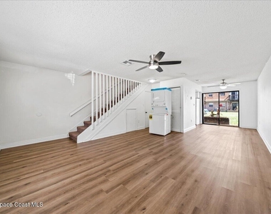 1300 Arlington Lane Ne - Photo Thumbnail 5