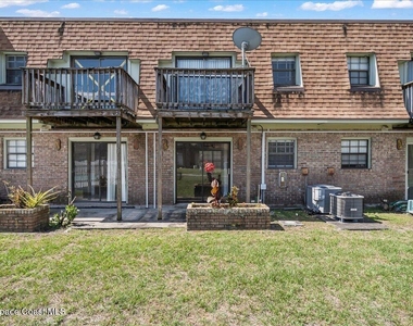 1300 Arlington Lane Ne - Photo Thumbnail 23