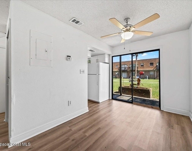 1300 Arlington Lane Ne - Photo Thumbnail 8