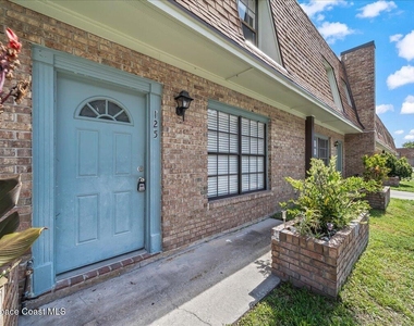 1300 Arlington Lane Ne - Photo Thumbnail 2