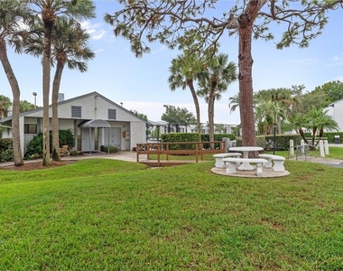 1182 Pine Ridge Circle W - Photo Thumbnail 25