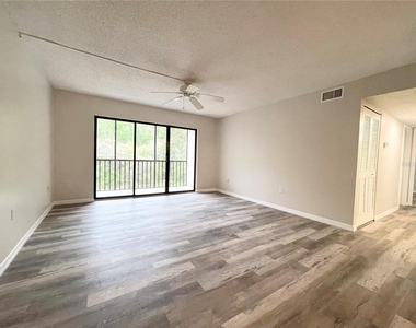 1182 Pine Ridge Circle W - Photo Thumbnail 7