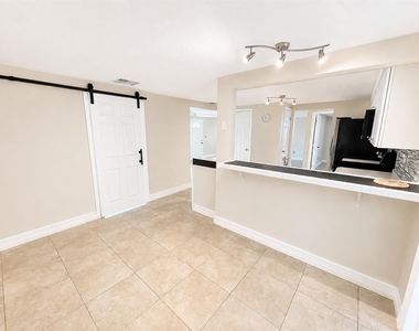 3711 Redwood Drive - Photo Thumbnail 4