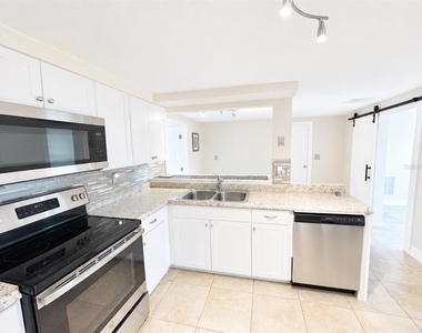 3711 Redwood Drive - Photo Thumbnail 3
