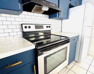 10313 Walton Street - Photo Thumbnail 3