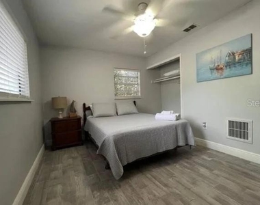 709 W Bayshore Drive - Photo Thumbnail 4