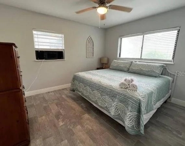709 W Bayshore Drive - Photo Thumbnail 5