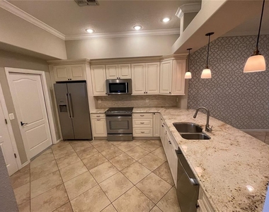 11219 Cedar Hollow Lane - Photo Thumbnail 3