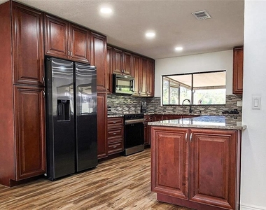 16169 Gardendale Drive - Photo Thumbnail 6