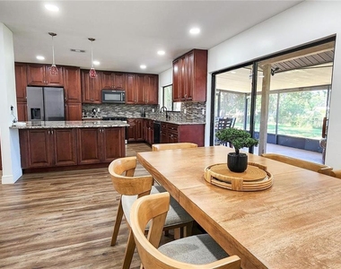 16169 Gardendale Drive - Photo Thumbnail 10