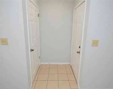 10265 Gandy Boulevard N - Photo Thumbnail 3