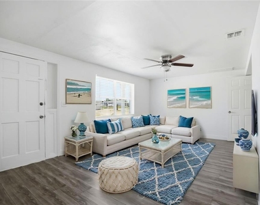 3301 Rosefield Drive - Photo Thumbnail 4