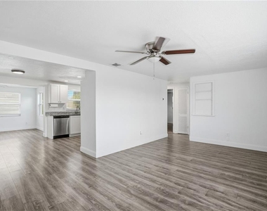 3301 Rosefield Drive - Photo Thumbnail 7