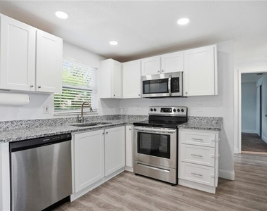 3301 Rosefield Drive - Photo Thumbnail 11