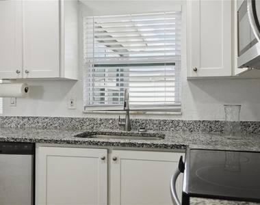 3301 Rosefield Drive - Photo Thumbnail 8