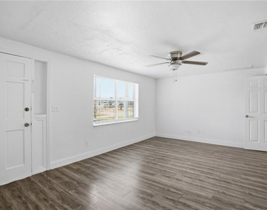 3301 Rosefield Drive - Photo Thumbnail 28