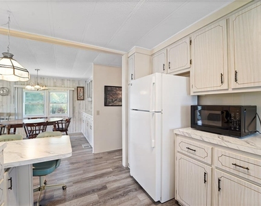 47 Delaware Court S - Photo Thumbnail 7