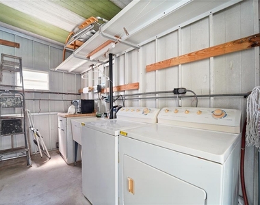 47 Delaware Court S - Photo Thumbnail 21