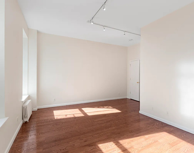 E 58th St & Sutton Place - Photo Thumbnail 2