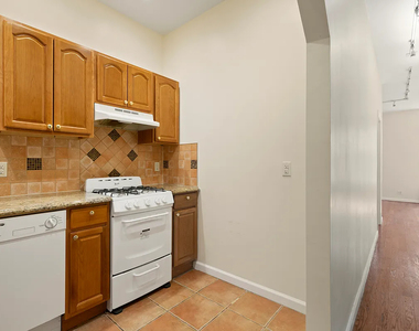 E 58th St & Sutton Place - Photo Thumbnail 7