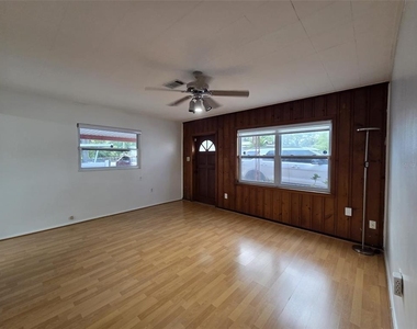 7216 James Street - Photo Thumbnail 5