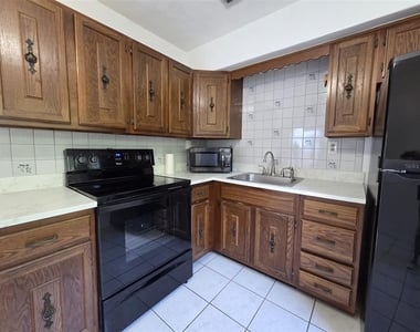 7216 James Street - Photo Thumbnail 9