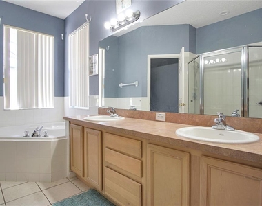 546 Pineloch Drive - Photo Thumbnail 13