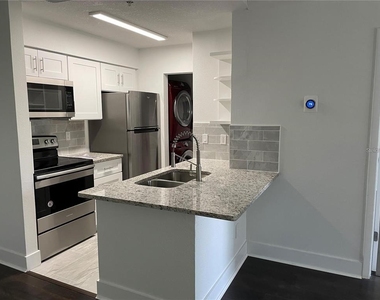 199 Afton Square - Photo Thumbnail 8